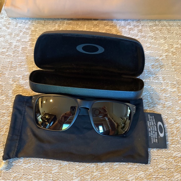Oakley Holbrook sunglasses in black with case and soft pouch